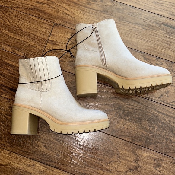 Women's Katrina Platform Boots - Universal Thread NWT - Picture 4 of 7